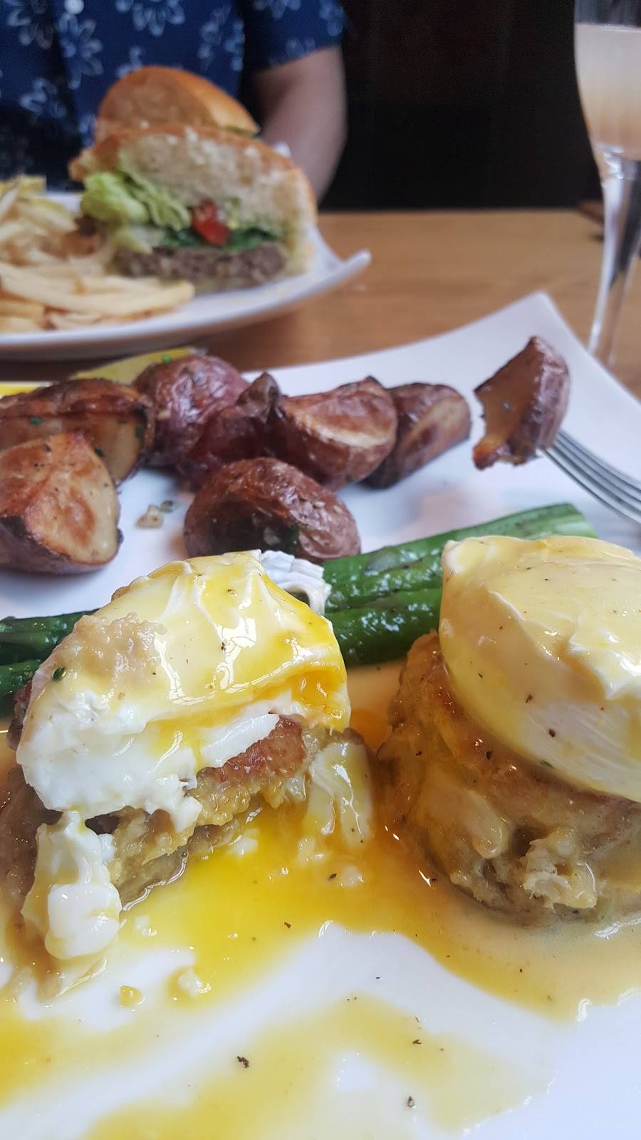 The Wine House | restaurant | 3950 University Dr Suite 212, Fairfax, VA 22030, USA | 7033522211 OR +1 703-352-2211