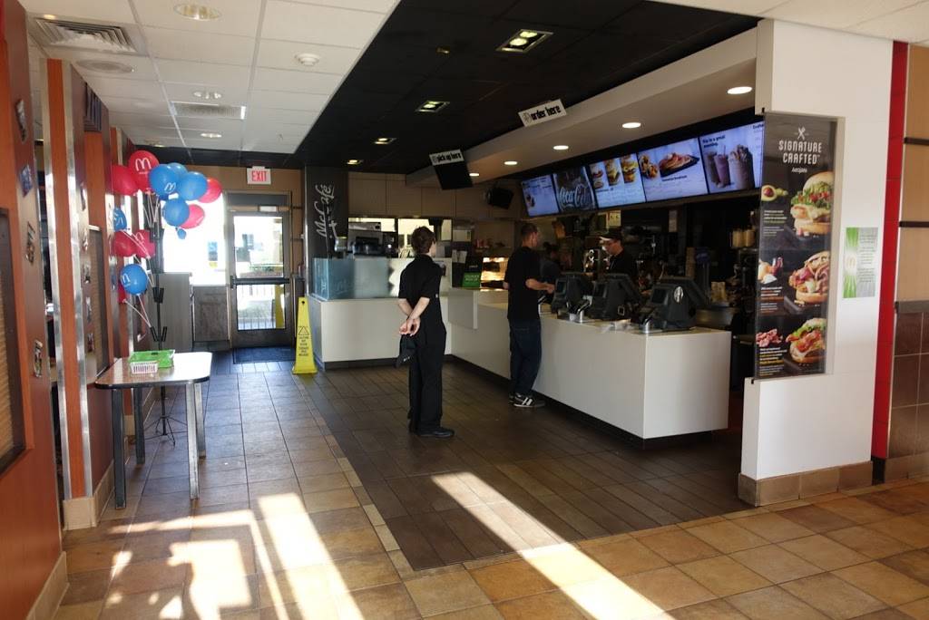 McDonalds | cafe | 4020 Colby Ave, Everett, WA 98201, USA | 4252599113 OR +1 425-259-9113