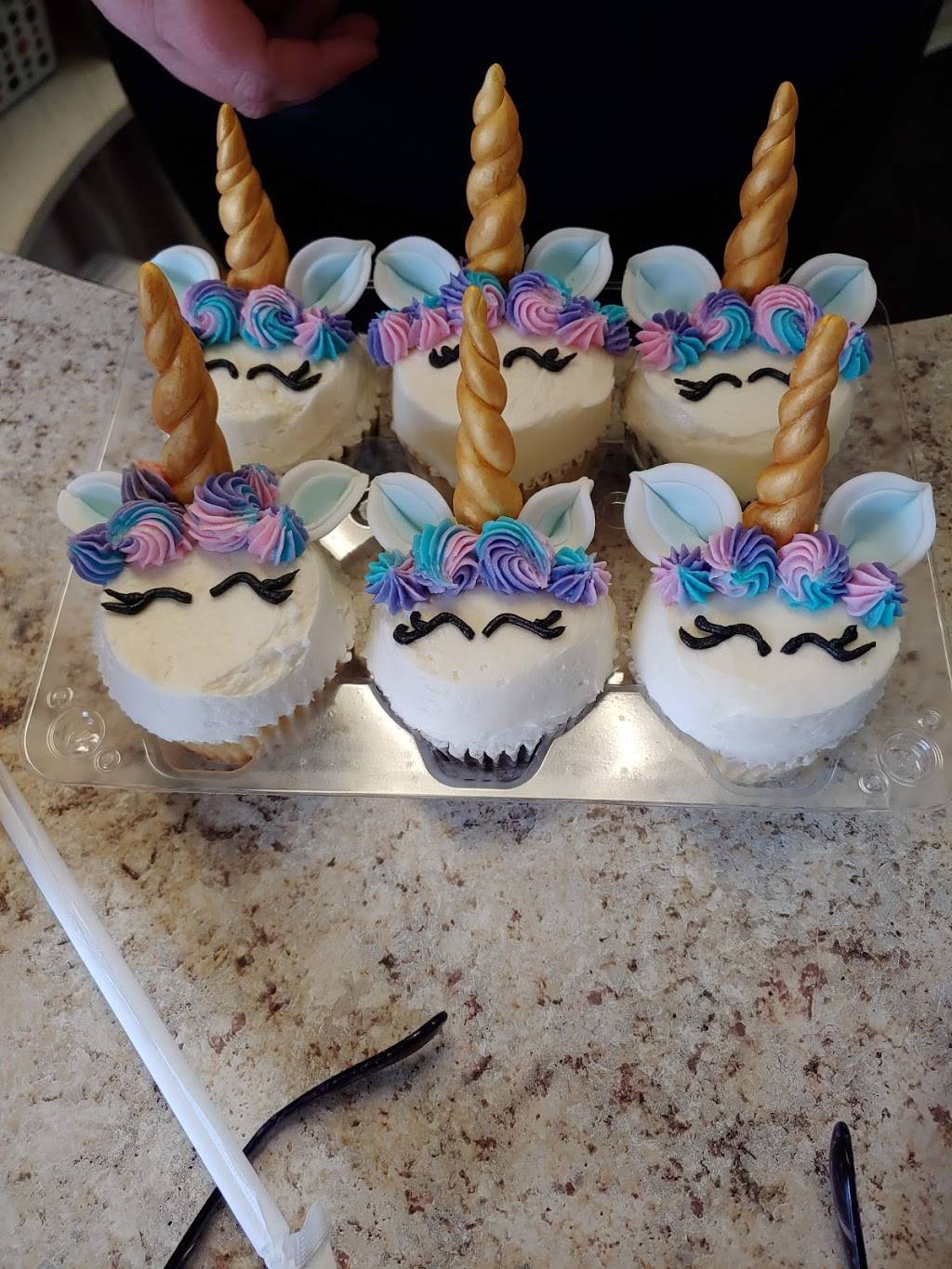 Hunt + Hart I Cafe + Bakery | bakery | 22 E Main St, Huntington, MA 01050, USA | 4136673030 OR +1 413-667-3030