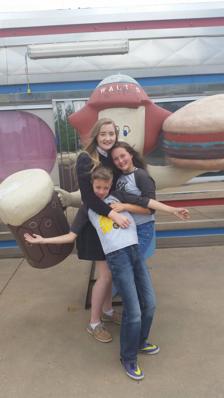 Walts Classics | restaurant | 8788 W McCormick Ave, Wichita, KS 67209, USA | 3167297988 OR +1 316-729-7988