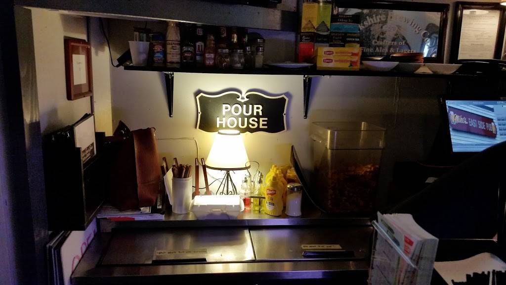 Mikes East Side Bar and Grill | restaurant | 535 Page Blvd, Springfield, MA 01104, USA | 4137462173 OR +1 413-746-2173