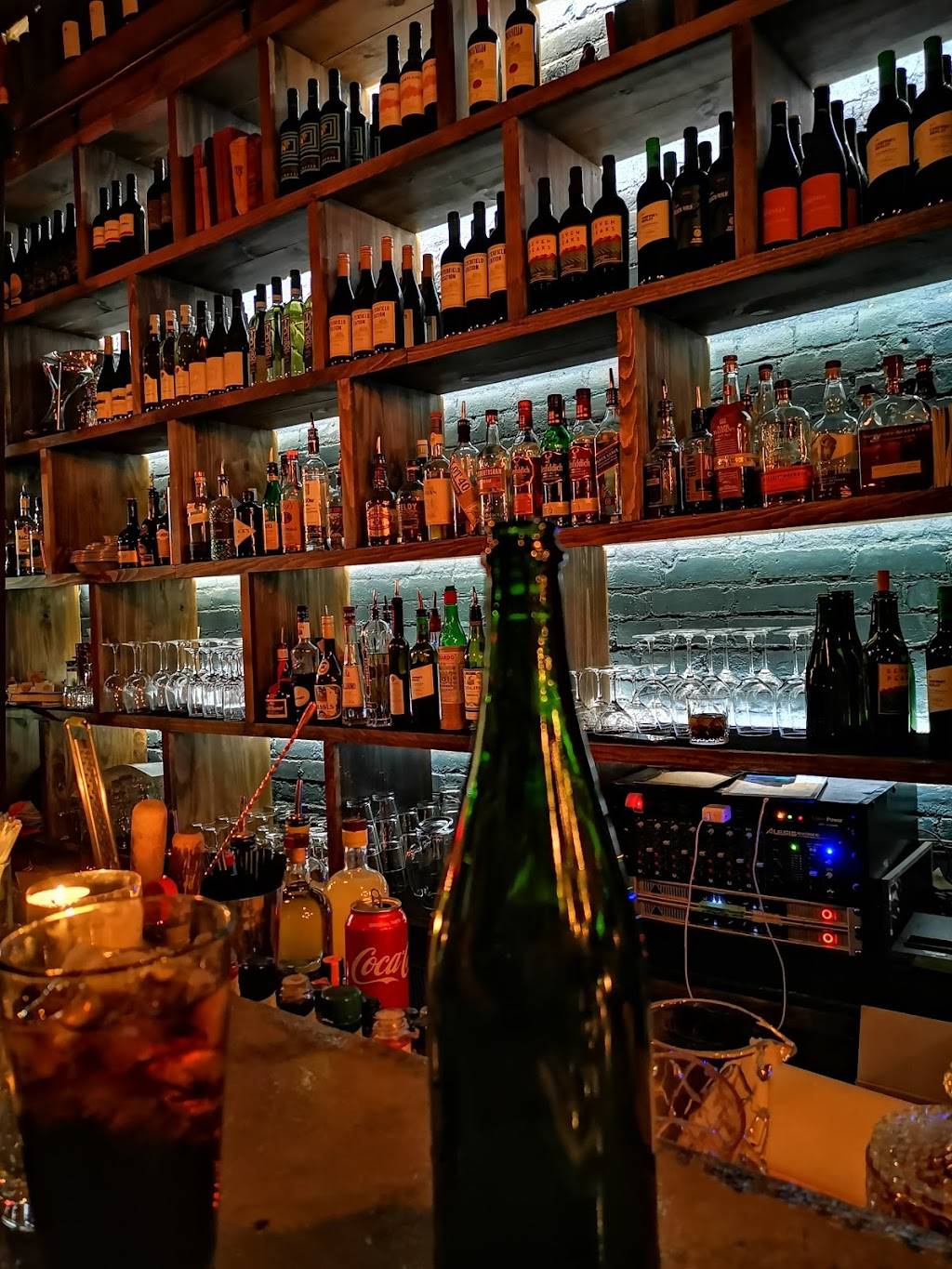 Hunter & Co. | restaurant | 349 Talbot St, London, ON N6A 2R5, Canada | 5196722555 OR +1 519-672-2555