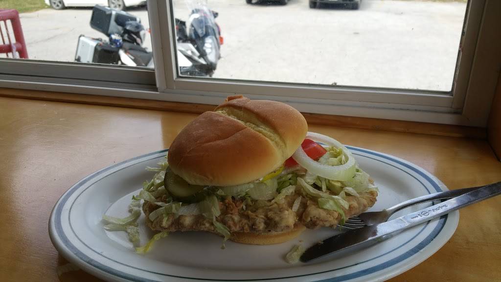 Big Daves & Hollys | restaurant | 1204 N Cody Rd, Le Claire, IA 52753, USA | 5632894070 OR +1 563-289-4070