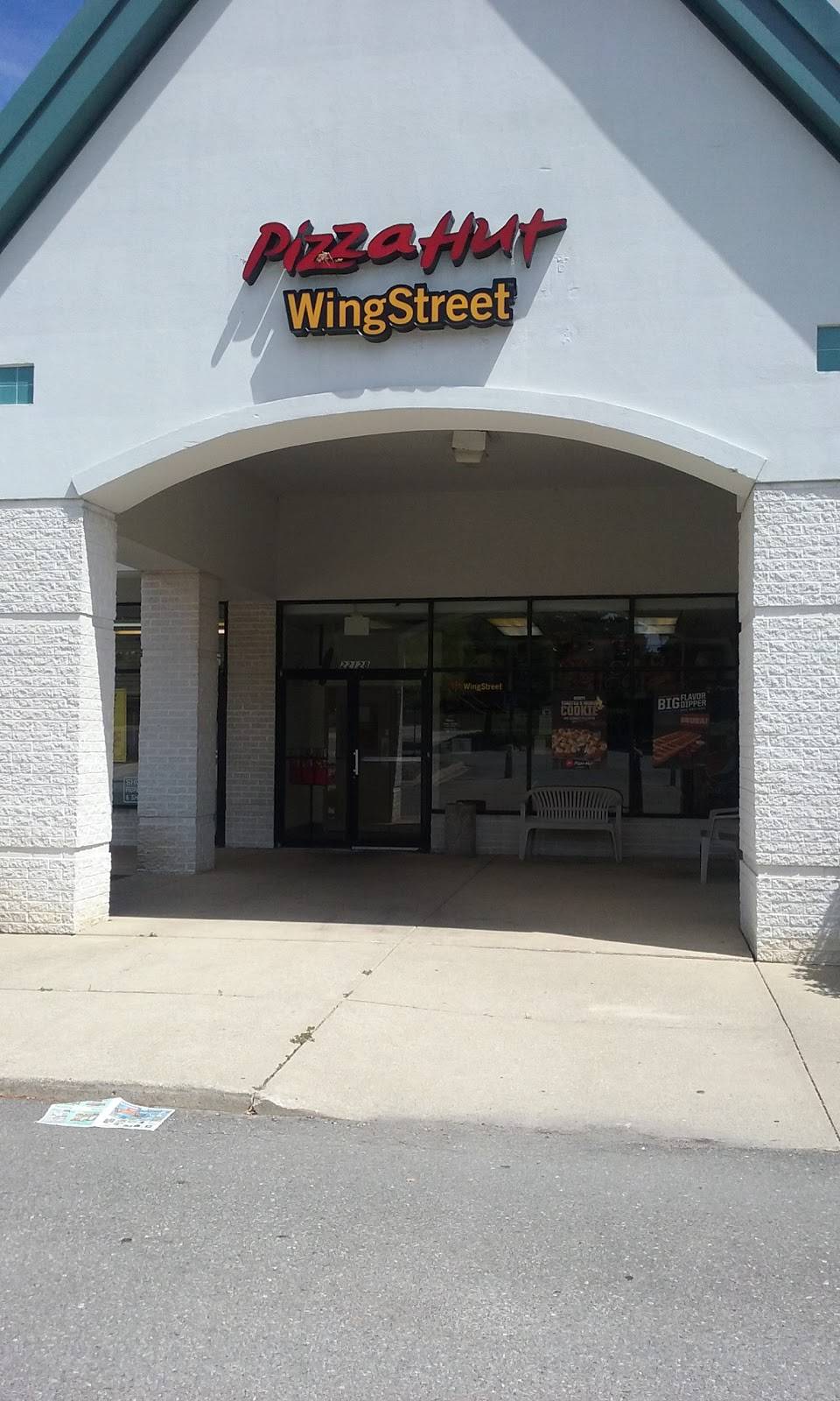 Pizza Hut | meal takeaway | 43443 Grand River Ave Ste 220, Novi, MI 48375, USA | 2483484600 OR +1 248-348-4600