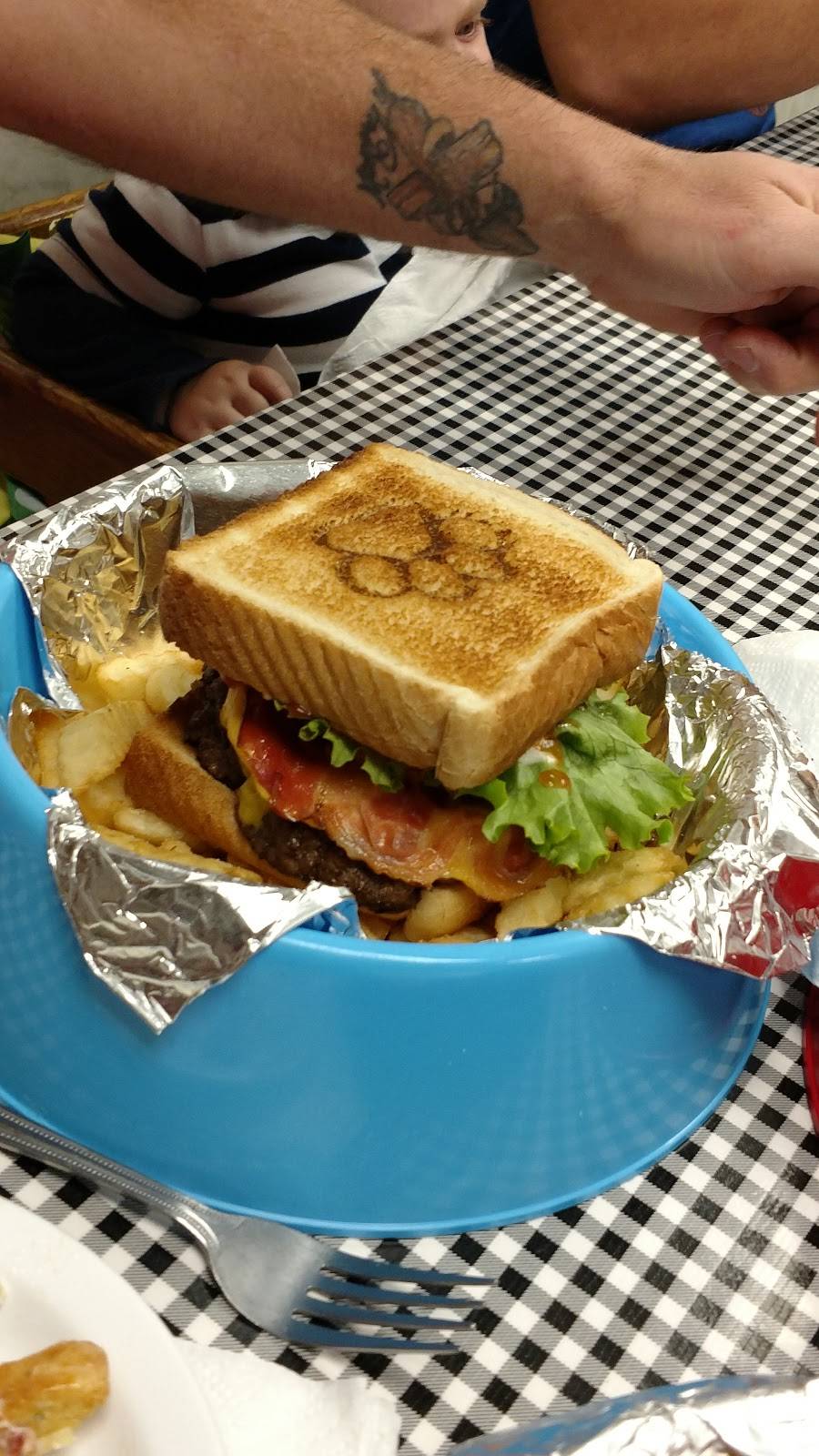 Dog House | restaurant | 100 S Truman Blvd, Crystal City, MO 63019, USA | 6364650718 OR +1 636-465-0718