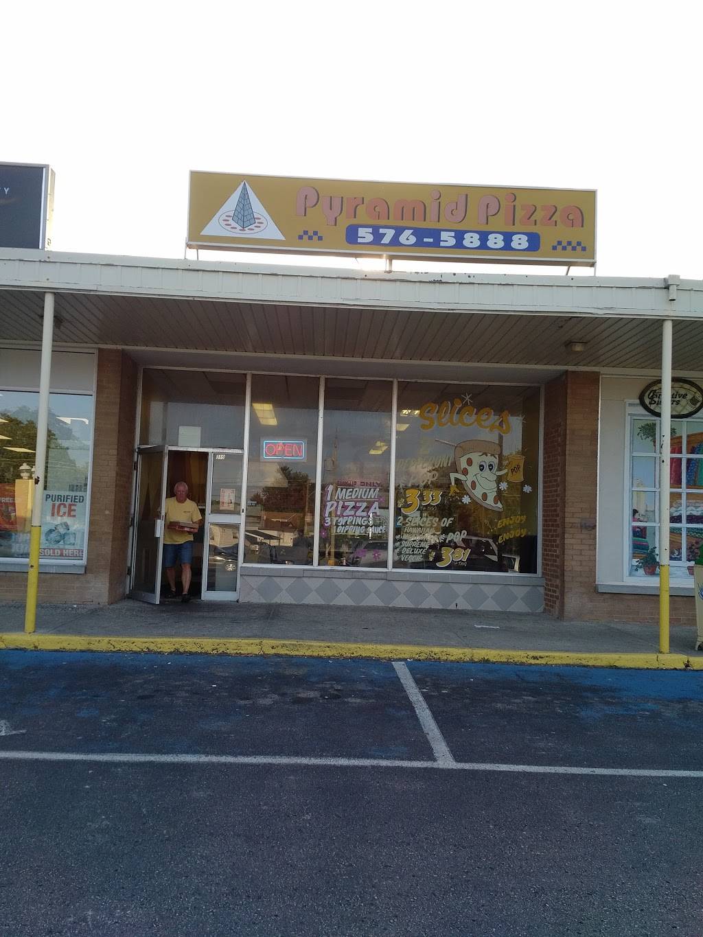 Pyramid Pizza | restaurant | 319 Lancaster St W, Kitchener, ON N2H 4V4, Canada | 5195765888 OR +1 519-576-5888