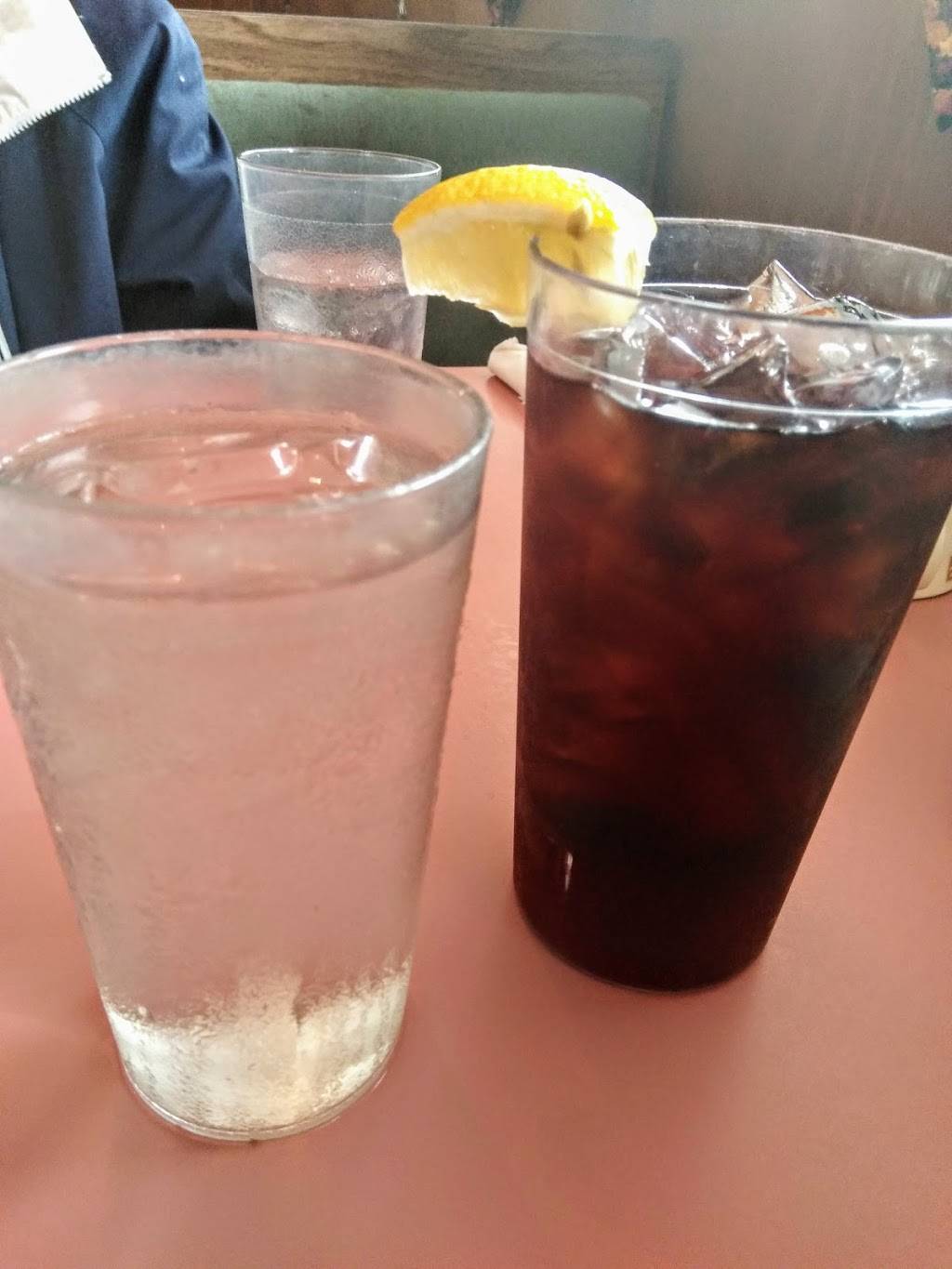 Sheris Place | restaurant | 5859 Forest Hills Rd, Rockford, IL 61114, USA | 8158771688 OR +1 815-877-1688