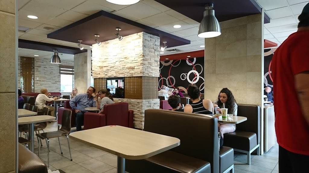 McDonalds | cafe | 3354 Dougall Ave, Windsor, ON N9E 1S6, Canada | 5199660454 OR +1 519-966-0454