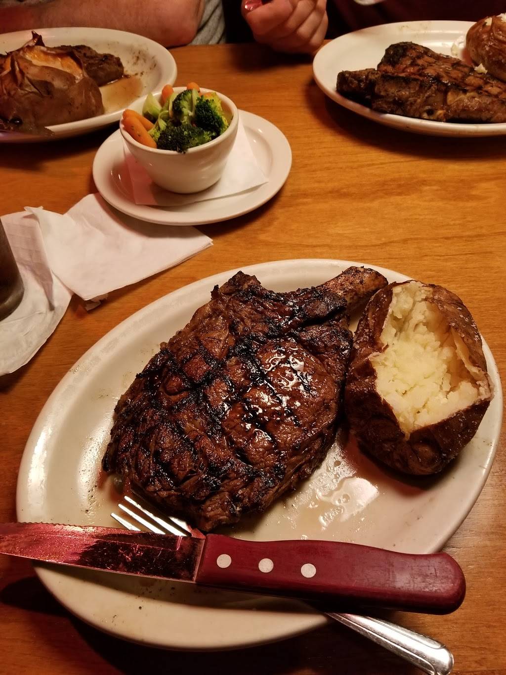 Texas Roadhouse | restaurant | 3151 Tonti Dr, Joliet, IL 60431, USA | 8155779003 OR +1 815-577-9003