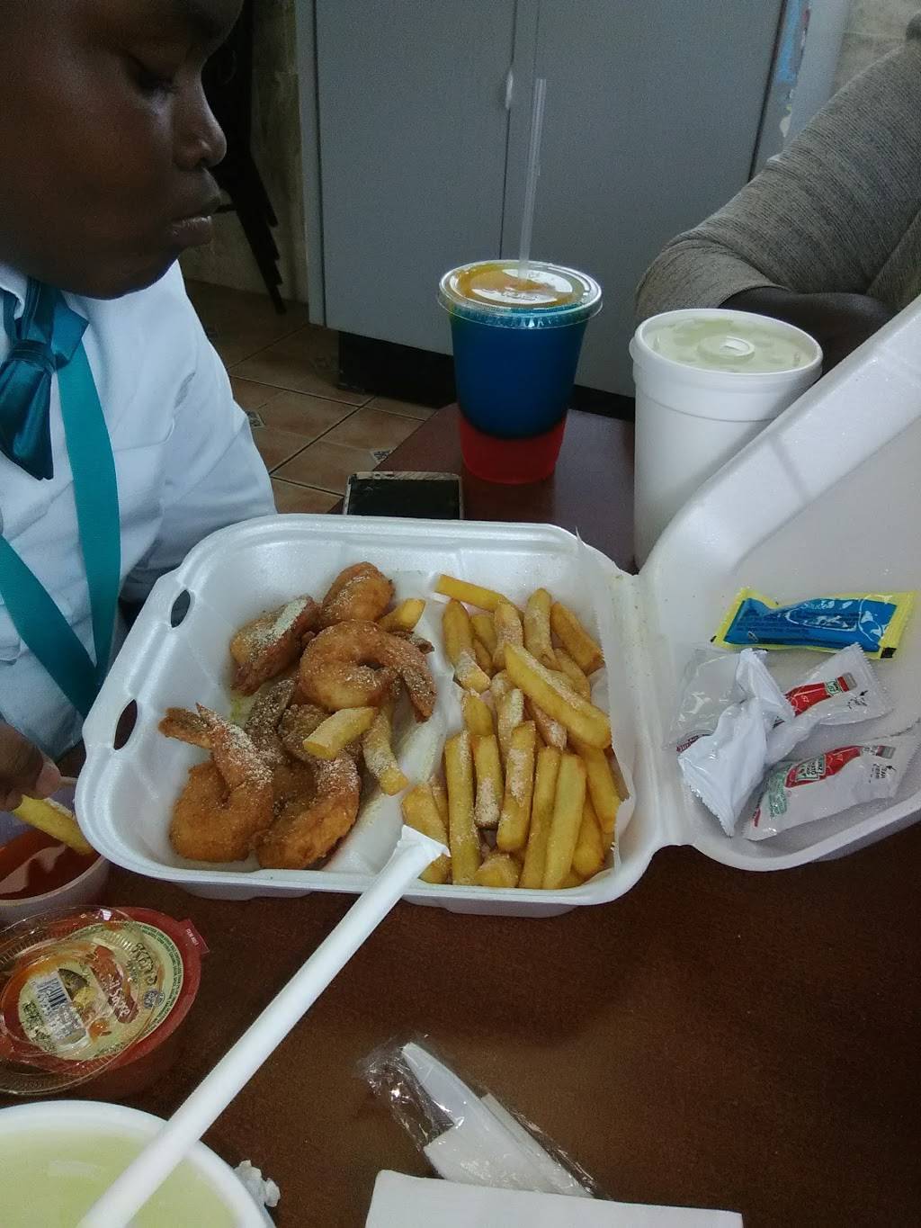 Snappers | restaurant | 1795 NW 79th St, Miami, FL 33147, USA | 7863180096 OR +1 786-318-0096