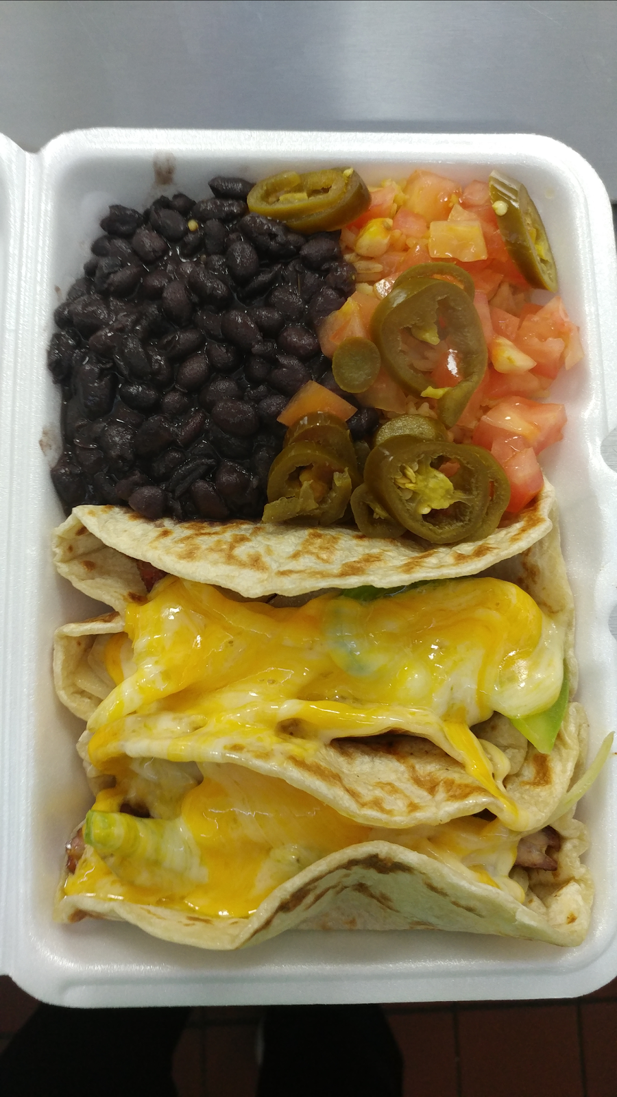 Lucky Fresh Tortillas | restaurant | 188-21 Union Tpke, Fresh Meadows, NY 11366, USA | 7182171088 OR +1 718-217-1088