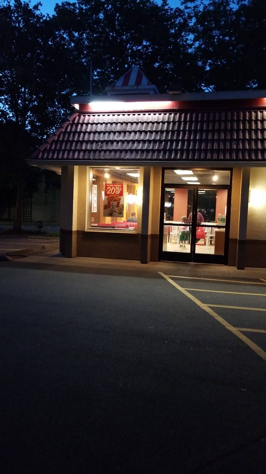 KFC | restaurant | 15802 Bear Creek Pkwy, Redmond, WA 98052, USA | 4258850400 OR +1 425-885-0400