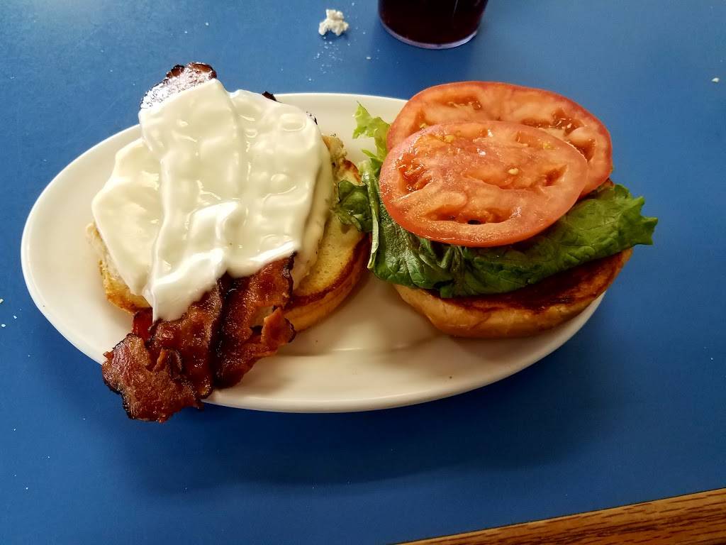 Darrows Family Restaurant | restaurant | 301 Louvingney St, Mackinaw City, MI 49701, USA | 2314365514 OR +1 231-436-5514