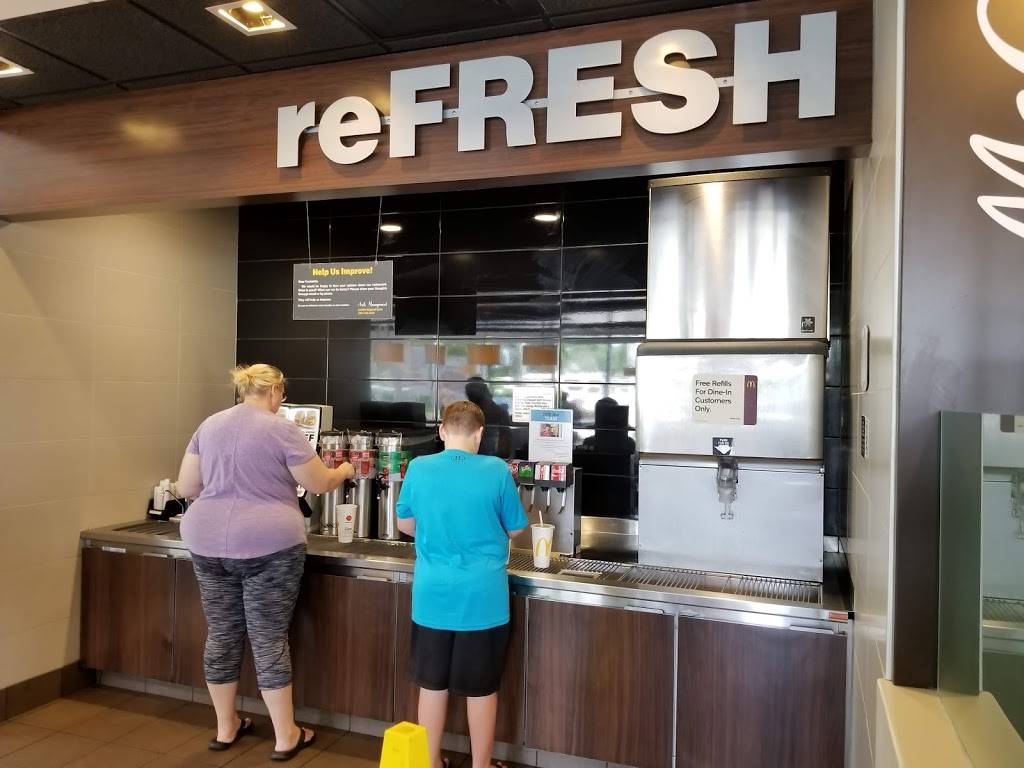 McDonalds | cafe | 20310 Grand Oaks Shoppes Blvd, Estero, FL 33928, USA | 2399476511 OR +1 239-947-6511