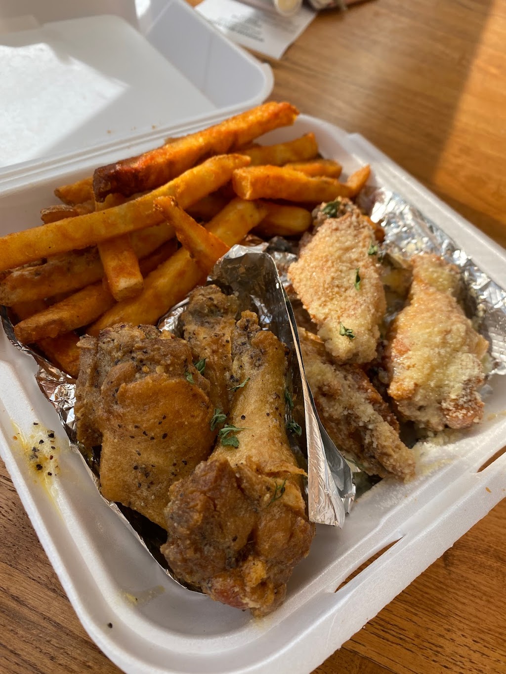 Wingman Redlands | restaurant | 1560 Barton Rd, Redlands, CA 92373, USA | 9094540287 OR +1 909-454-0287