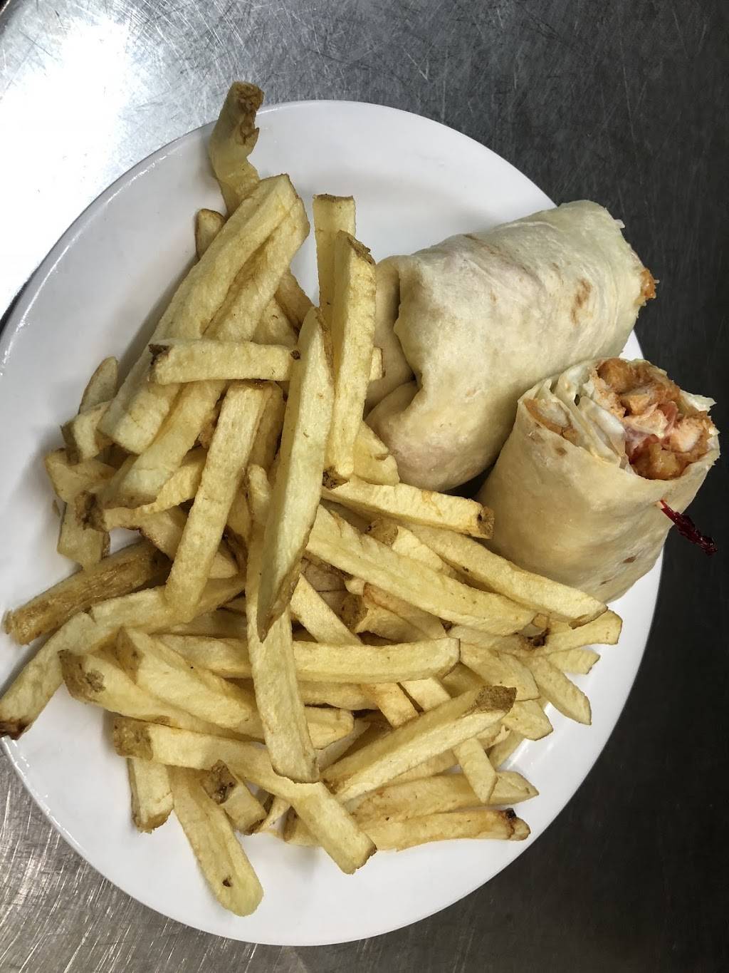 Gridiron Restaurant Sports Pub | restaurant | 1567 Lisbon St, Lewiston, ME 04240, USA | 2077776353 OR +1 207-777-6353