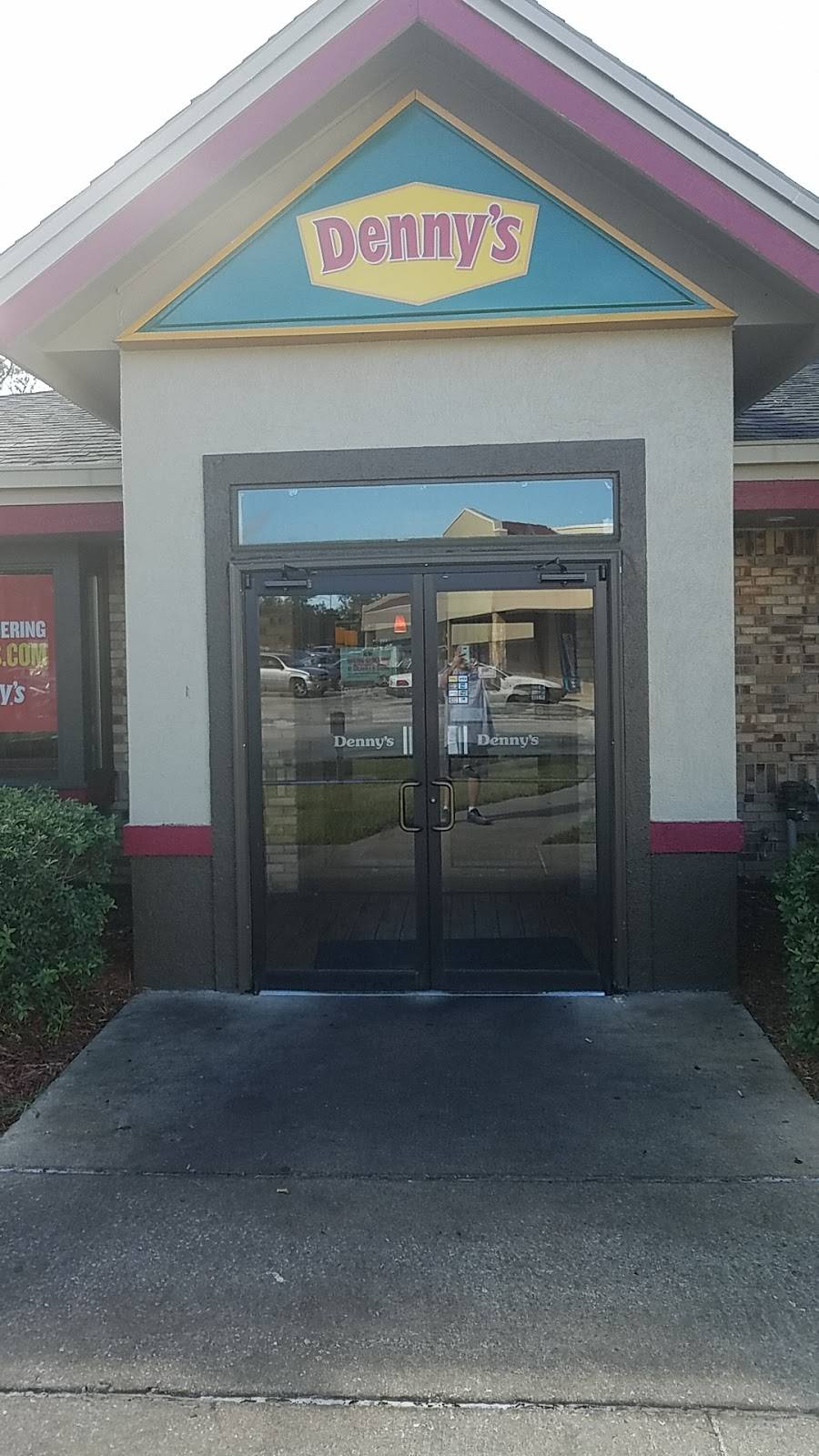Dennys | restaurant | 7 Kings Hwy, Palm Coast, FL 32137, USA | 3864459000 OR +1 386-445-9000