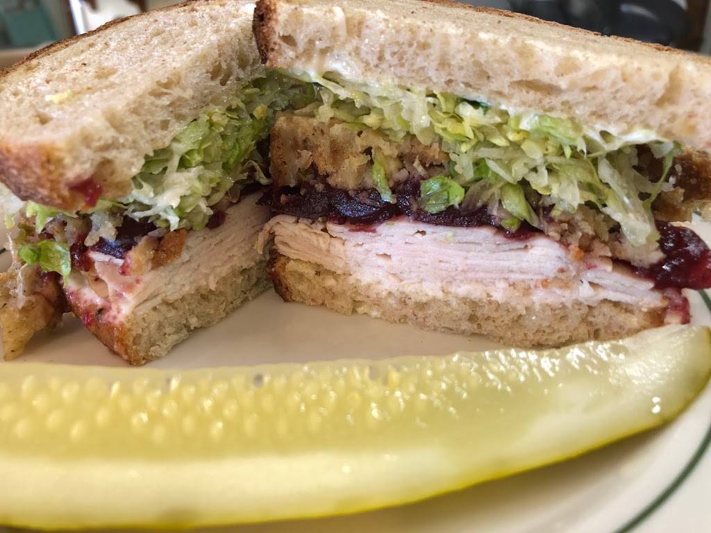 S. Fernalds Country Store | meal takeaway | 50 Main St, Damariscotta, ME 04543, USA | 2075638484 OR +1 207-563-8484