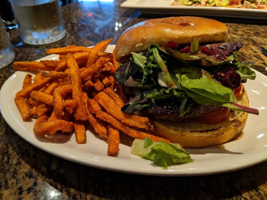 BJs Restaurant & Brewhouse | restaurant | 8761 Vineland Ave, Orlando, FL 32821, USA | 4078279105 OR +1 407-827-9105