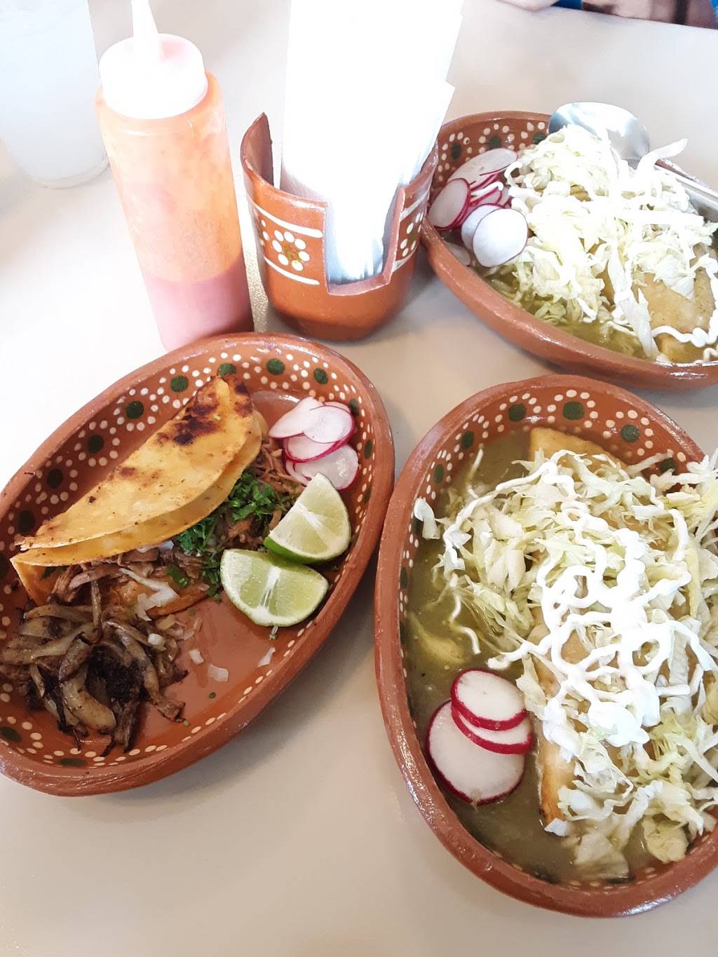 Antojos Guadalajara | restaurant | 1701 Guadalupe St, San Antonio, TX 78207, USA | 2104127451 OR +1 210-412-7451