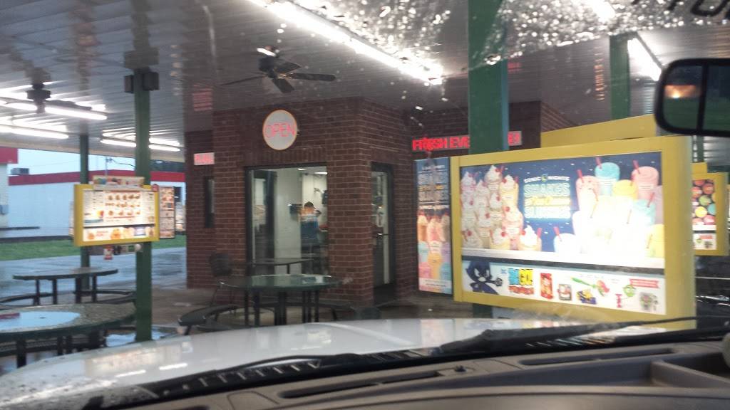 Sonic Drive-In | restaurant | 139 Block St, Marion, AR 72364, USA | 8707393355 OR +1 870-739-3355