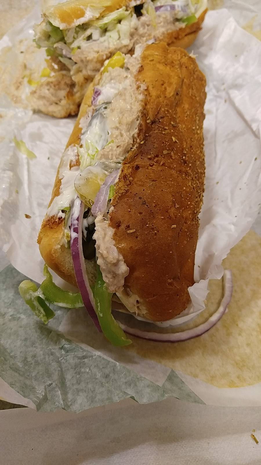 Subway | restaurant | 801 N Walnut St, Mt Carmel, IL 62863, USA | 6182627774 OR +1 618-262-7774