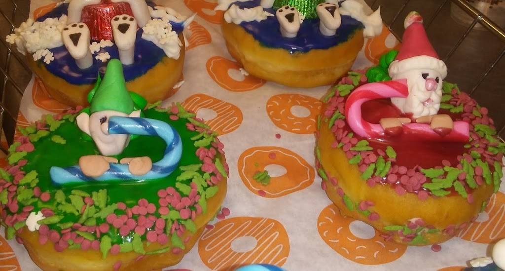 Dunkin | bakery | 1173 W Intl Speedway Blvd, Daytona Beach, FL 32114, USA | 3869477238 OR +1 386-947-7238