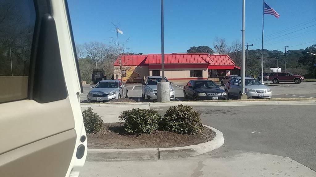 Hardees | restaurant | 63 E Mercury Blvd, Hampton, VA 23669, USA | 7577235567 OR +1 757-723-5567