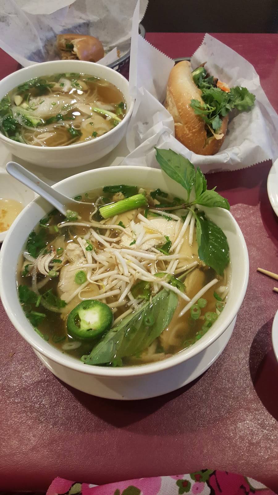 V.Nam Pho | restaurant | 15332 W Bell Rd, Surprise, AZ 85374, USA | 6235942696 OR +1 623-594-2696