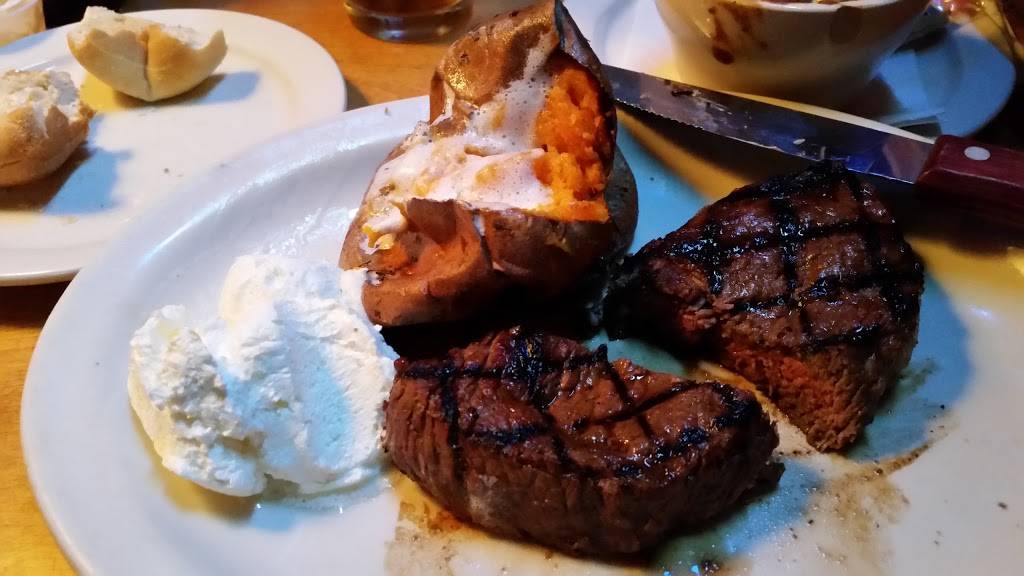 Texas Roadhouse | restaurant | 2540 W Iles Ave, Springfield, IL 62704, USA | 2176985700 OR +1 217-698-5700