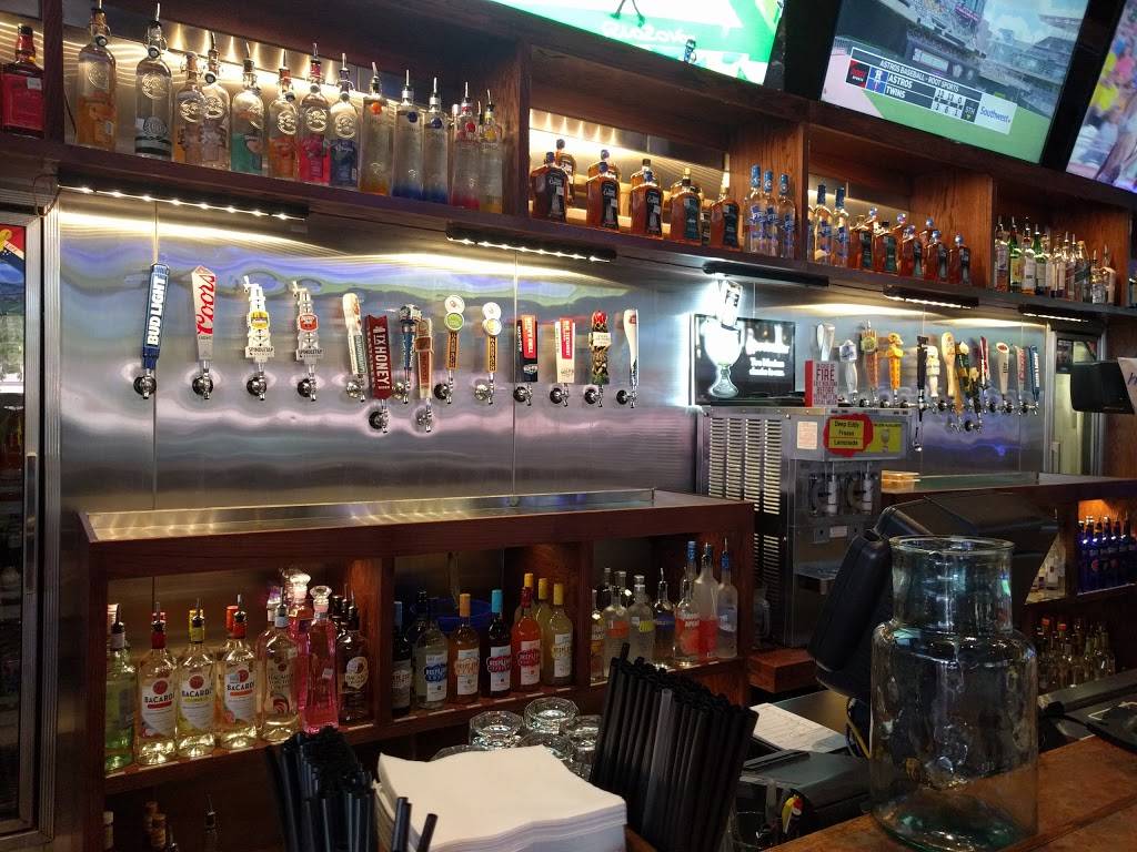 On the Rox Sports Bar and Grill | restaurant | 10535 Jones Rd #300, Houston, TX 77065, USA | 2818077500 OR +1 281-807-7500