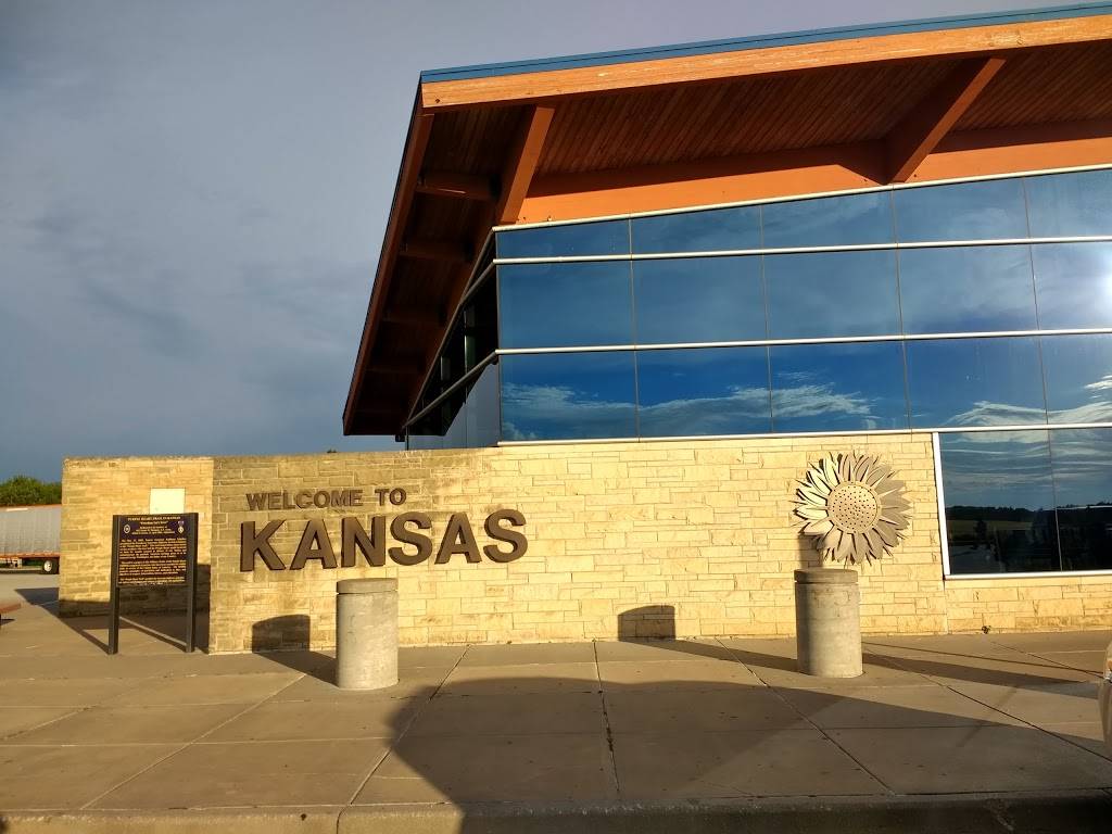 McDonalds | cafe | 7 Kansas Turnpike, Belle Plaine, KS 67013, USA | 6203998311 OR +1 620-399-8311