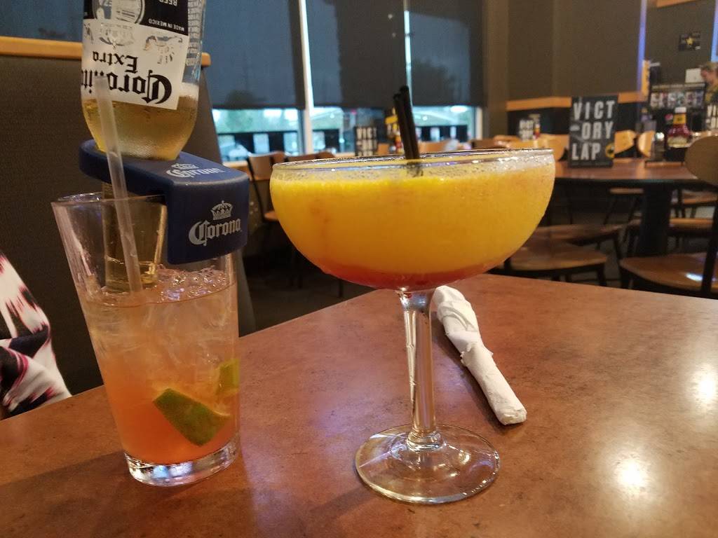 Buffalo Wild Wings | meal takeaway | 501 Stanton Christiana Rd, Christiana, DE 19702, USA | 3029999211 OR +1 302-999-9211