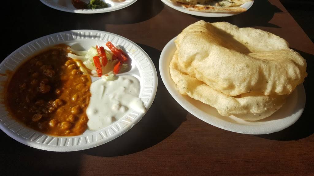 Indo-Canadian Food Hut | restaurant | 373 Steeles Ave W, Brampton, ON L6Y 0P8, Canada | 9058744715 OR +1 905-874-4715