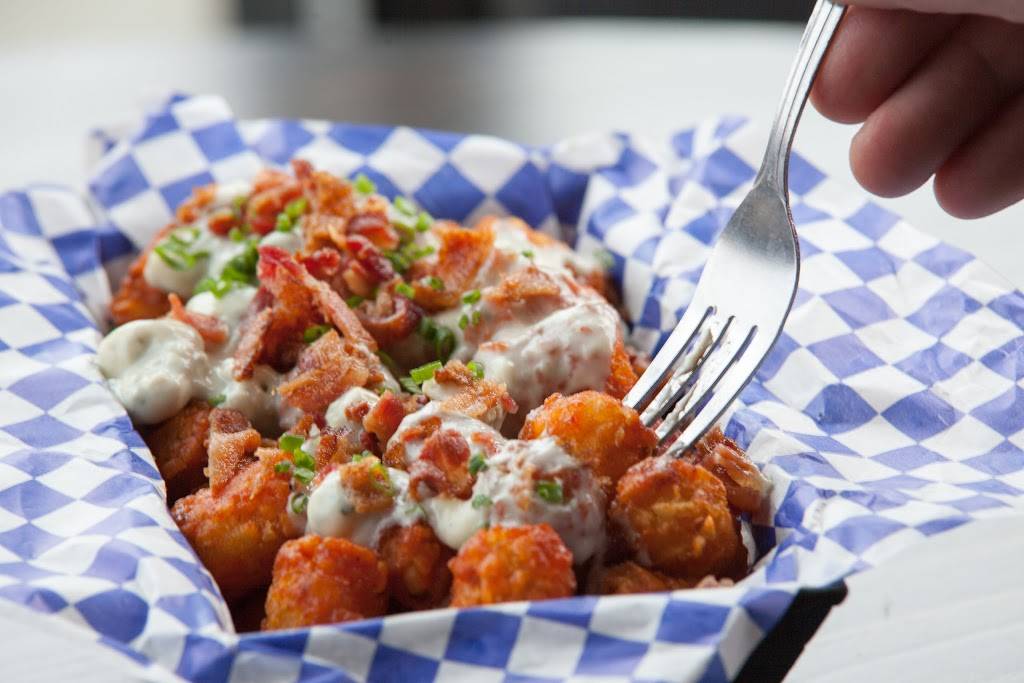 Ollies Local | restaurant | 3044 Gillham Rd, Kansas City, MO 64108, USA | 8165413961 OR +1 816-541-3961