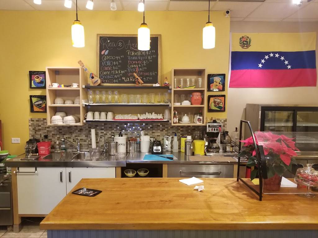 Rica Arepa Venezuelan Restaurant | cafe | 4253 W Armitage Ave, Chicago, IL 60639, USA | 7735433000 OR +1 773-543-3000