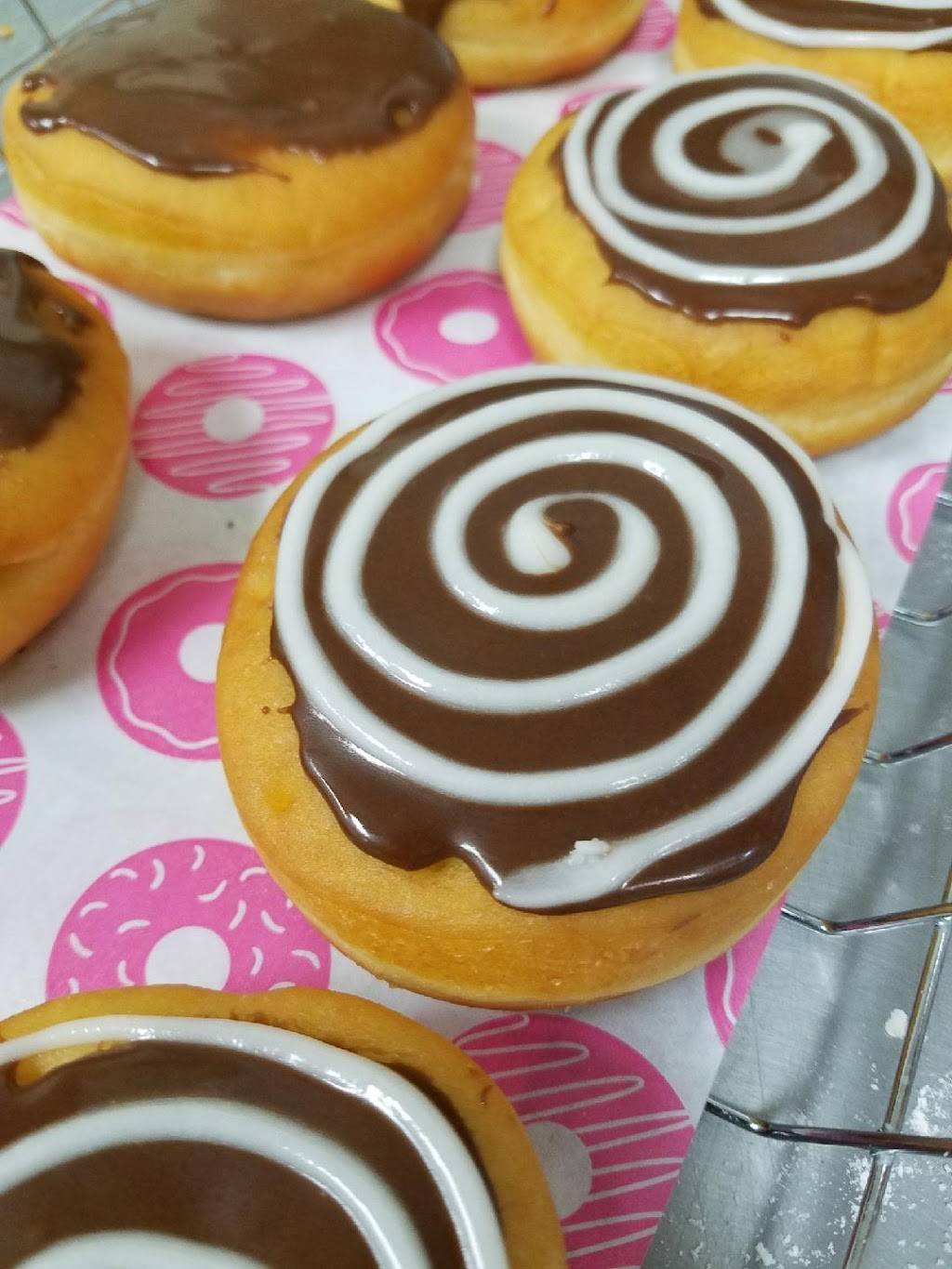 Dunkin | bakery | 1935 E Osceola Pkwy, Buena Ventura Lakes, FL 34743, USA | 4073487822 OR +1 407-348-7822