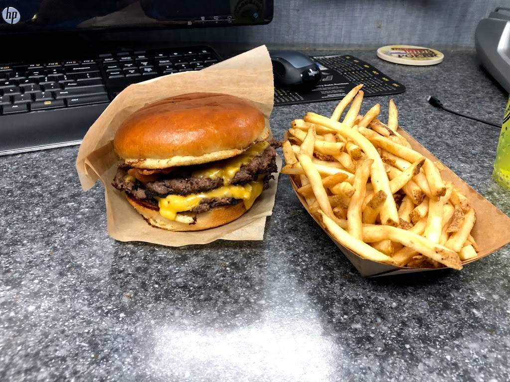 Chillburger | restaurant | 1225 Veterans Pkwy #400, Clarksville, IN 47129, USA | 8127259157 OR +1 812-725-9157