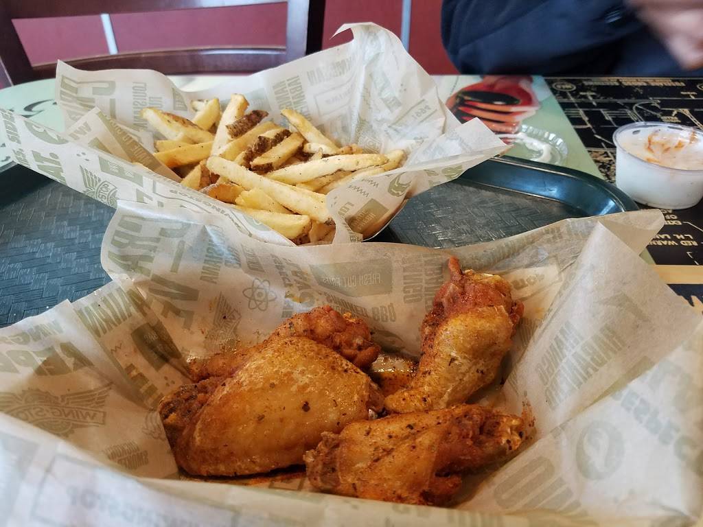 Wingstop | restaurant | 1180 Shingle Creek Xing, Brooklyn Center, MN 55430, USA | 7635859464 OR +1 763-585-9464