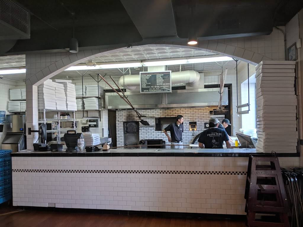 Frank Pepe Pizzeria Napoletana | restaurant | 238 State St Ext, Fairfield, CT 06825, USA | 2033337373 OR +1 203-333-7373