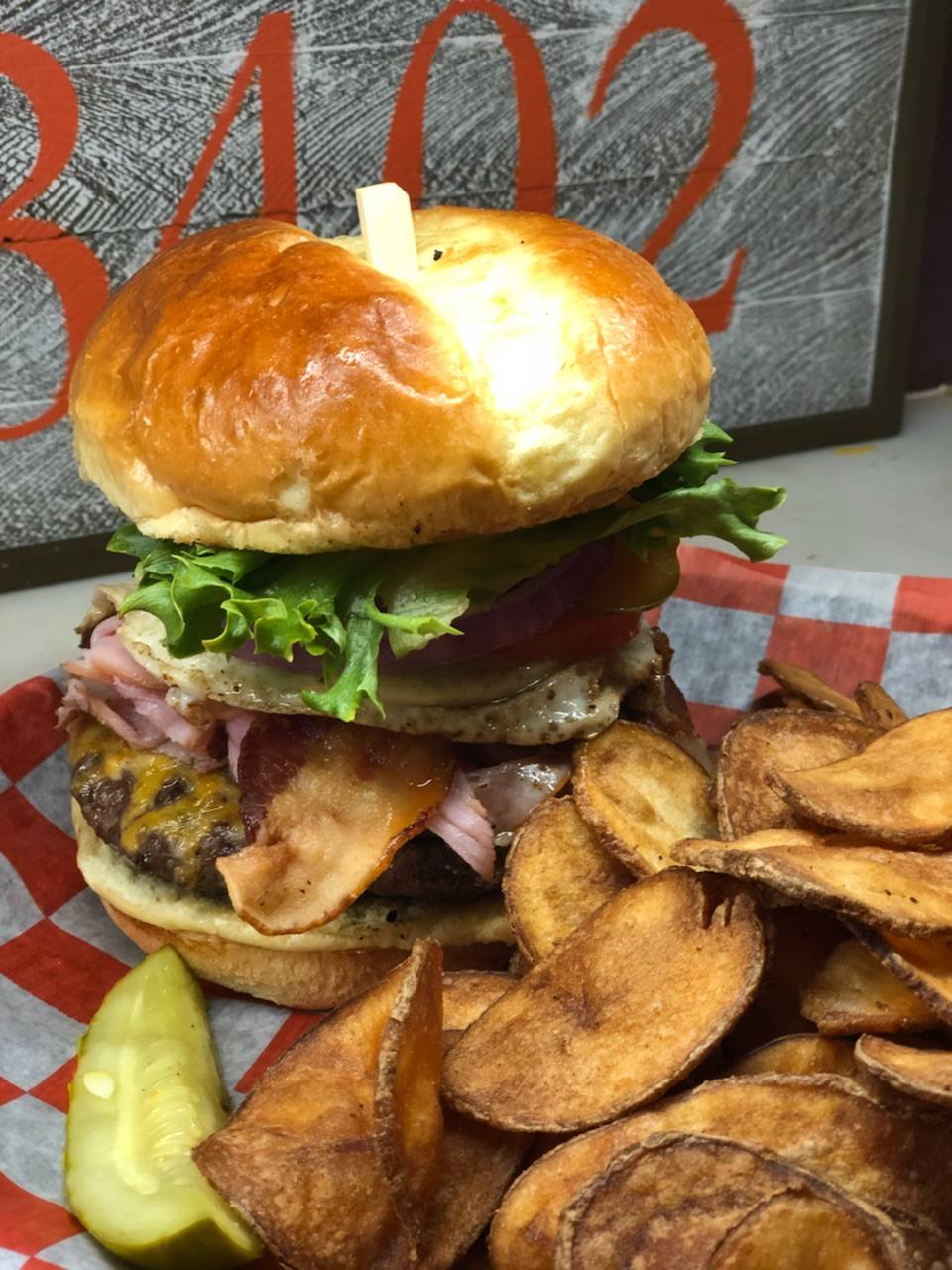 Becketts Burger Bar | restaurant | 146 N Main St, Bowling Green, OH 43402, USA | 4193527800 OR +1 419-352-7800