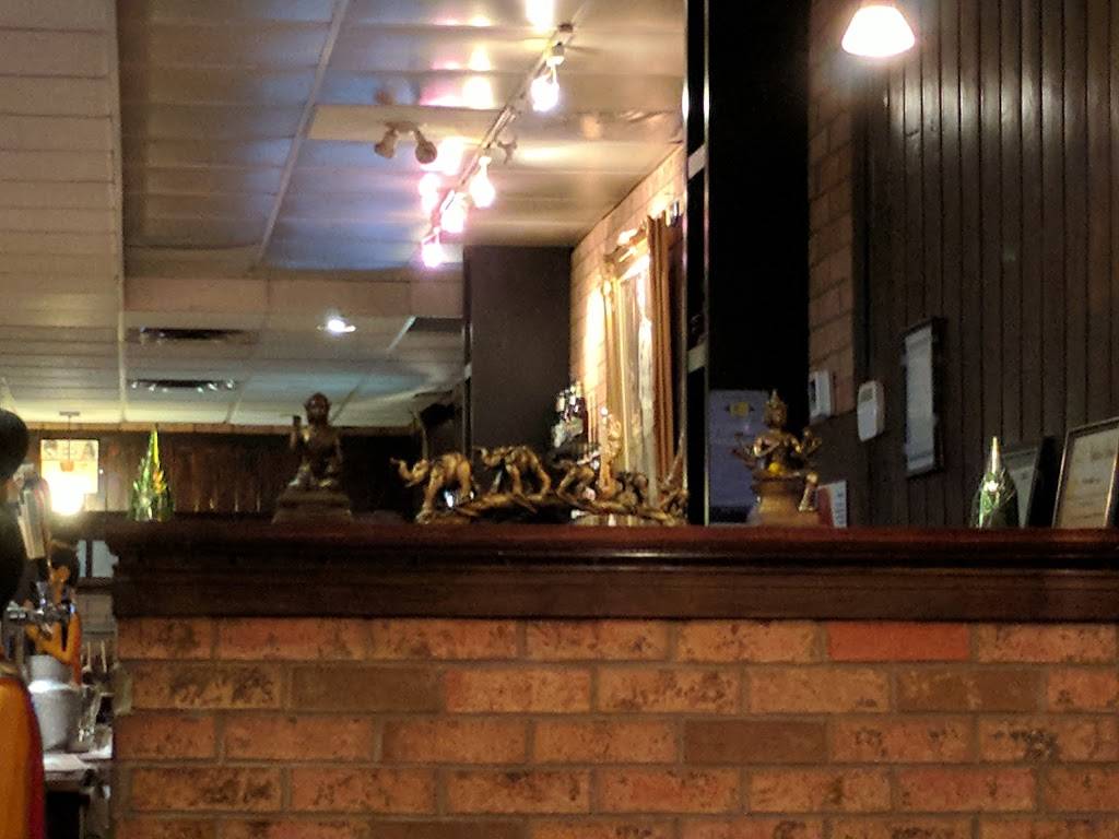 Thai Chef Cuisine | restaurant | 233 Roncesvalles Ave, Toronto, ON M6R 2L6, Canada | 4169150095 OR +1 416-915-0095