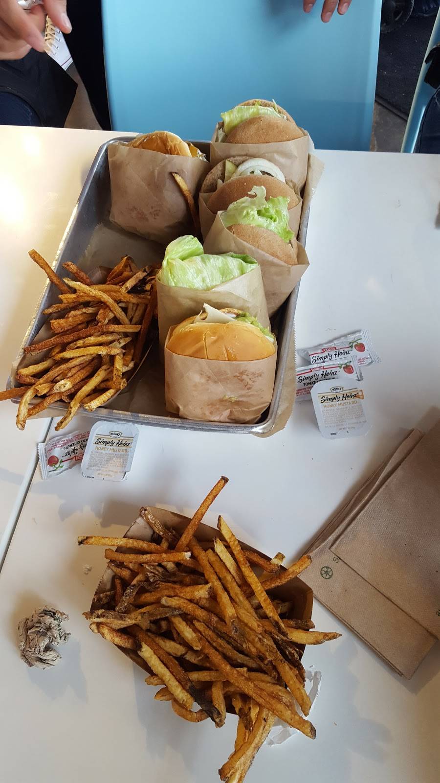 Elevation Burger | restaurant | 108 Waterfront St, Oxon Hill, MD 20745, USA | 3015679010 OR +1 301-567-9010