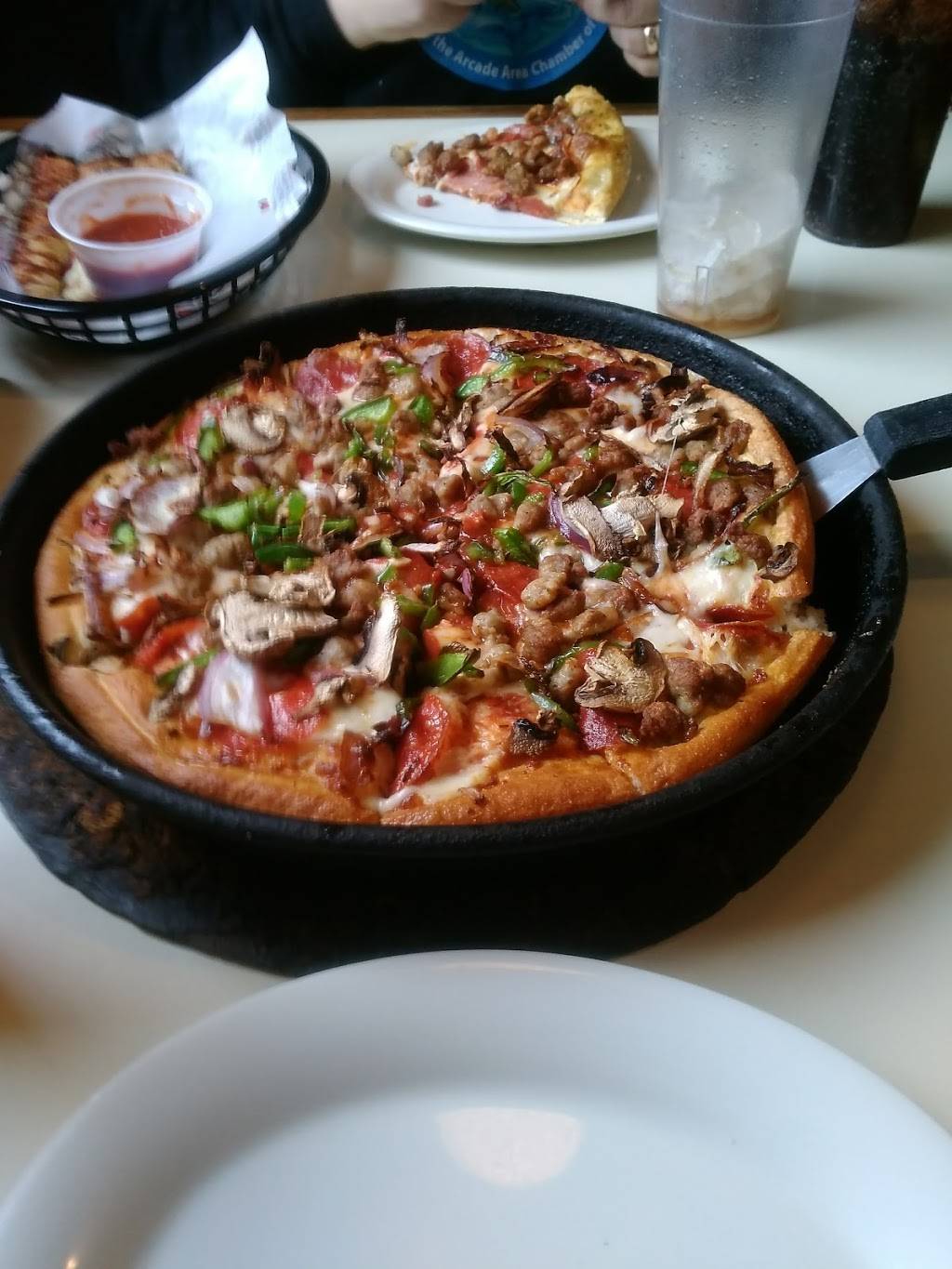 Pizza Hut | meal takeaway | 12175 NY-16, Yorkshire, NY 14173, USA | 7164921600 OR +1 716-492-1600