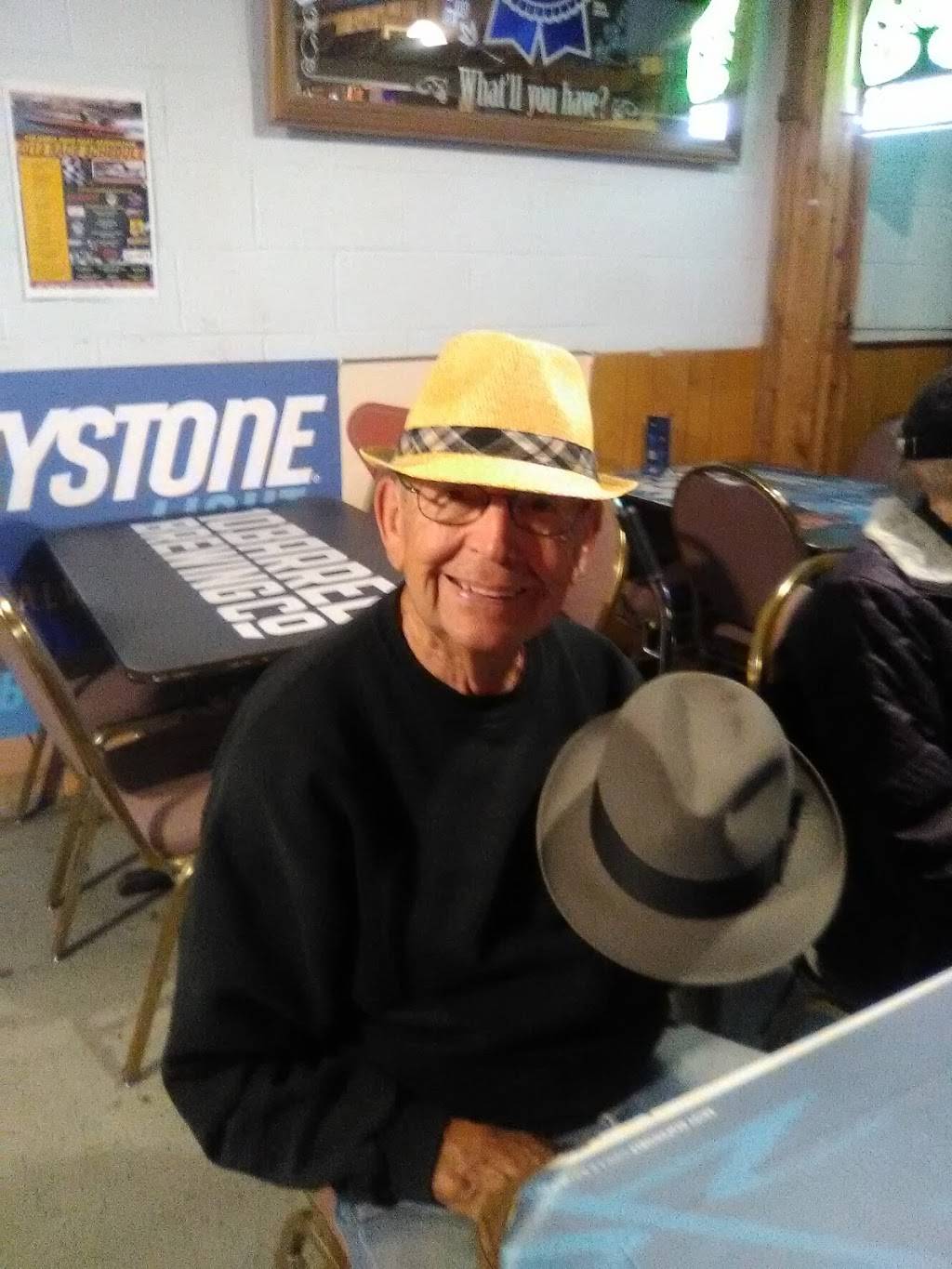 Julies Halsey Tavern | restaurant | 10 W 1st St, Halsey, OR 97348, USA | 5413692400 OR +1 541-369-2400