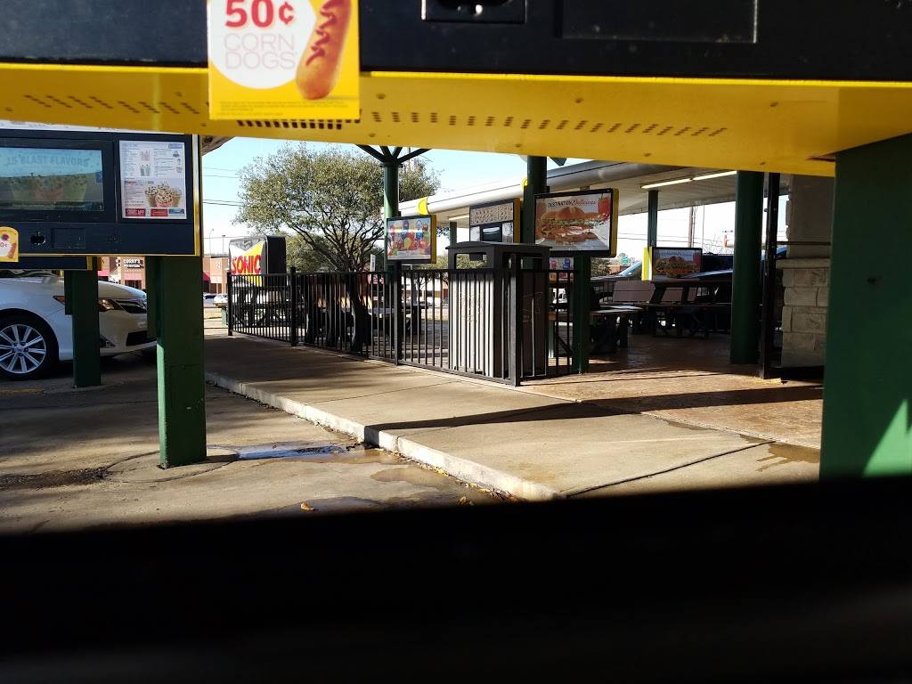 Sonic Drive-In | restaurant | 4719 Little Rd, Arlington, TX 76017, USA | 8175721804 OR +1 817-572-1804