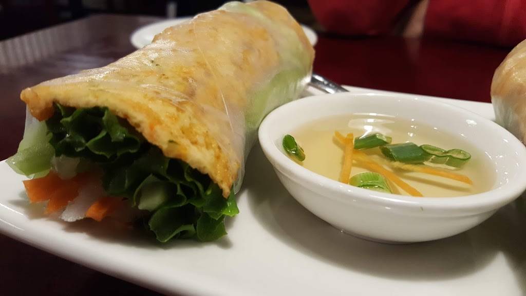 Xinh Xinh Cafe | restaurant | 114 N Vine St, Urbana, IL 61802, USA | 2173377600 OR +1 217-337-7600