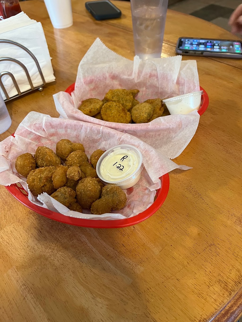 Baskets | restaurant | 508 S Adams St, Versailles, IN 47042, USA | 8127508147 OR +1 812-750-8147