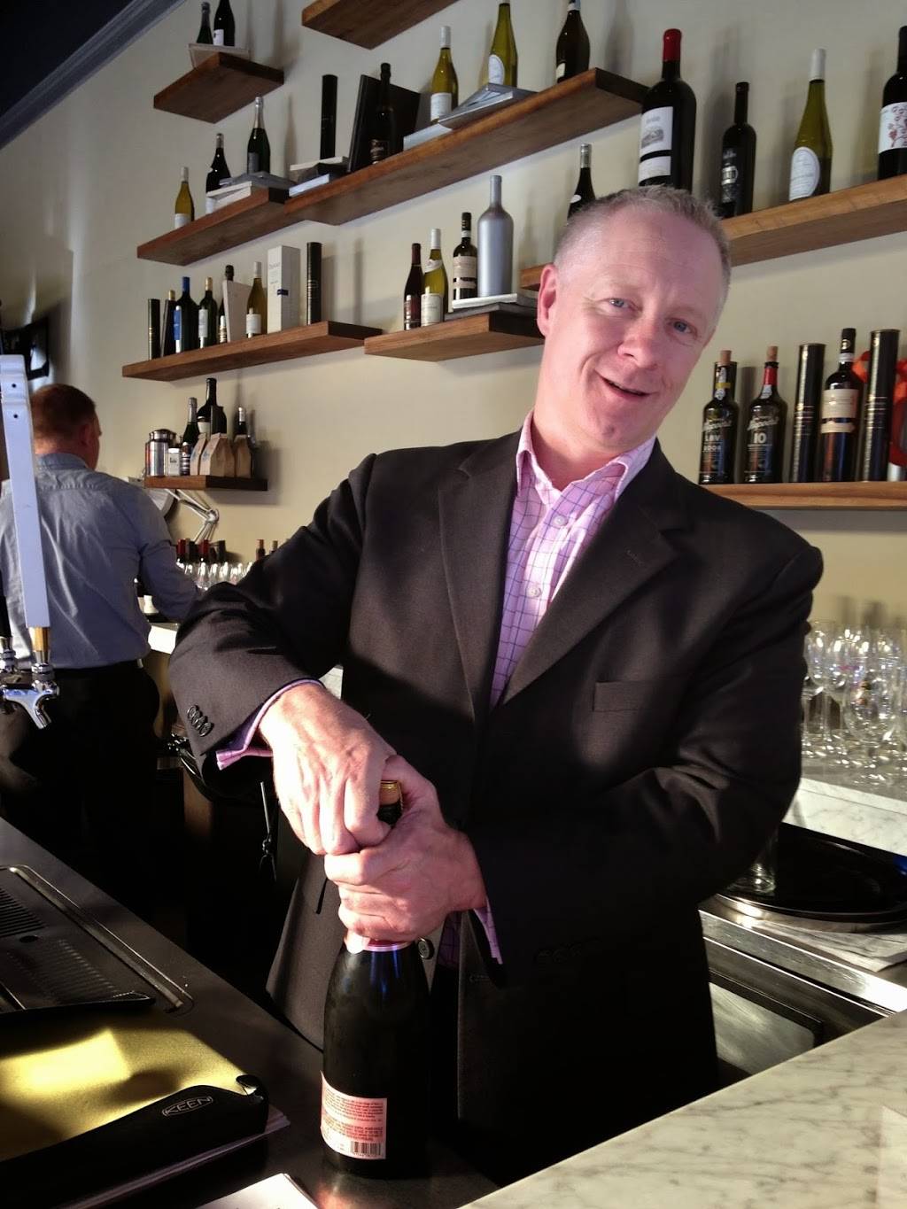 EV Lounge | restaurant | 500 San Anselmo Ave, San Anselmo, CA 94960, USA | 4154192577 OR +1 415-419-2577