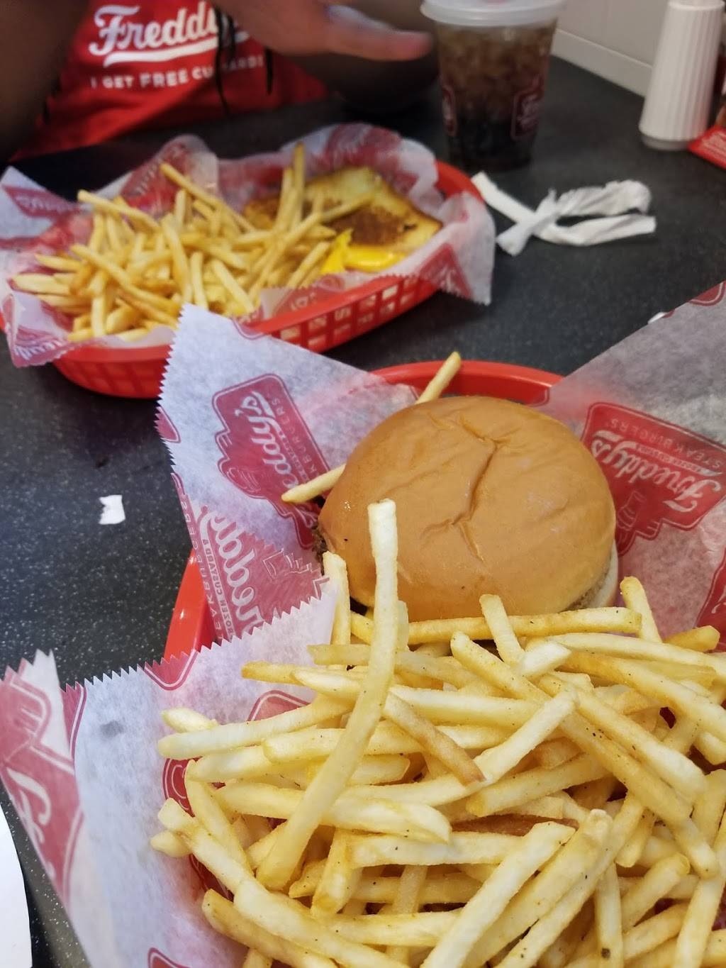 Freddys Frozen Custard & Steakburgers | restaurant | 1702 E Greenville St, Anderson, SC 29621, USA | 8643755043 OR +1 864-375-5043